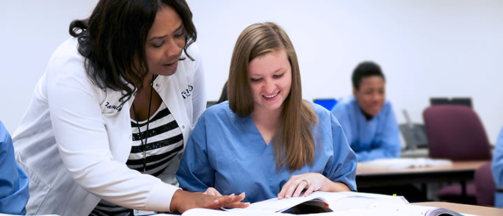 nursing-student-and-instructor-in-training